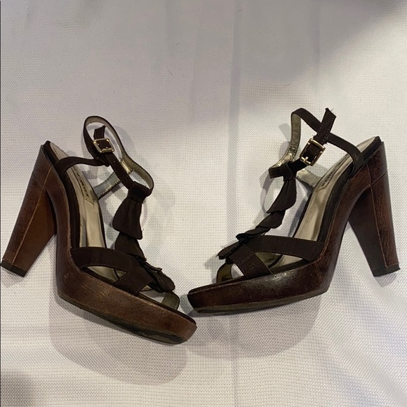 Dark Brown super cute wood look heels - Picture 2 of 4